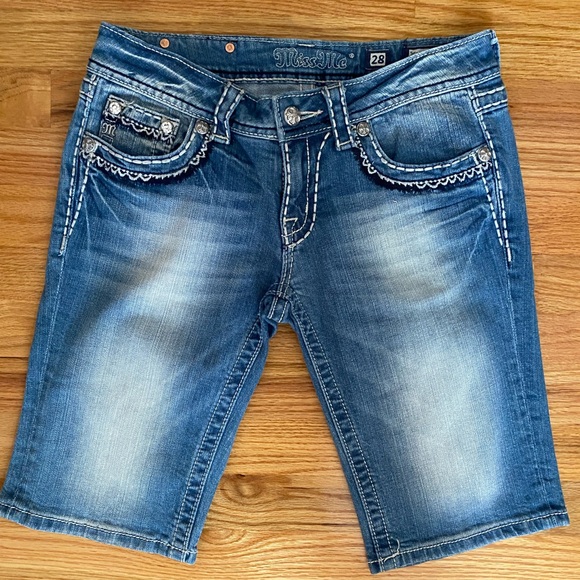 NWOT Women’s 28 Miss Me jean shorts - Picture 2 of 4